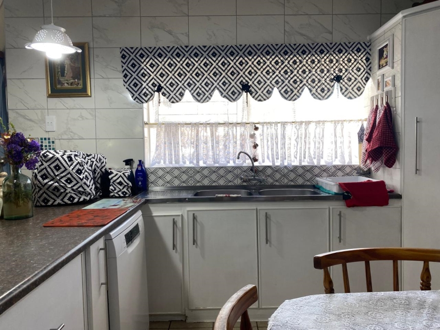 3 Bedroom Property for Sale in Deoville Park Western Cape